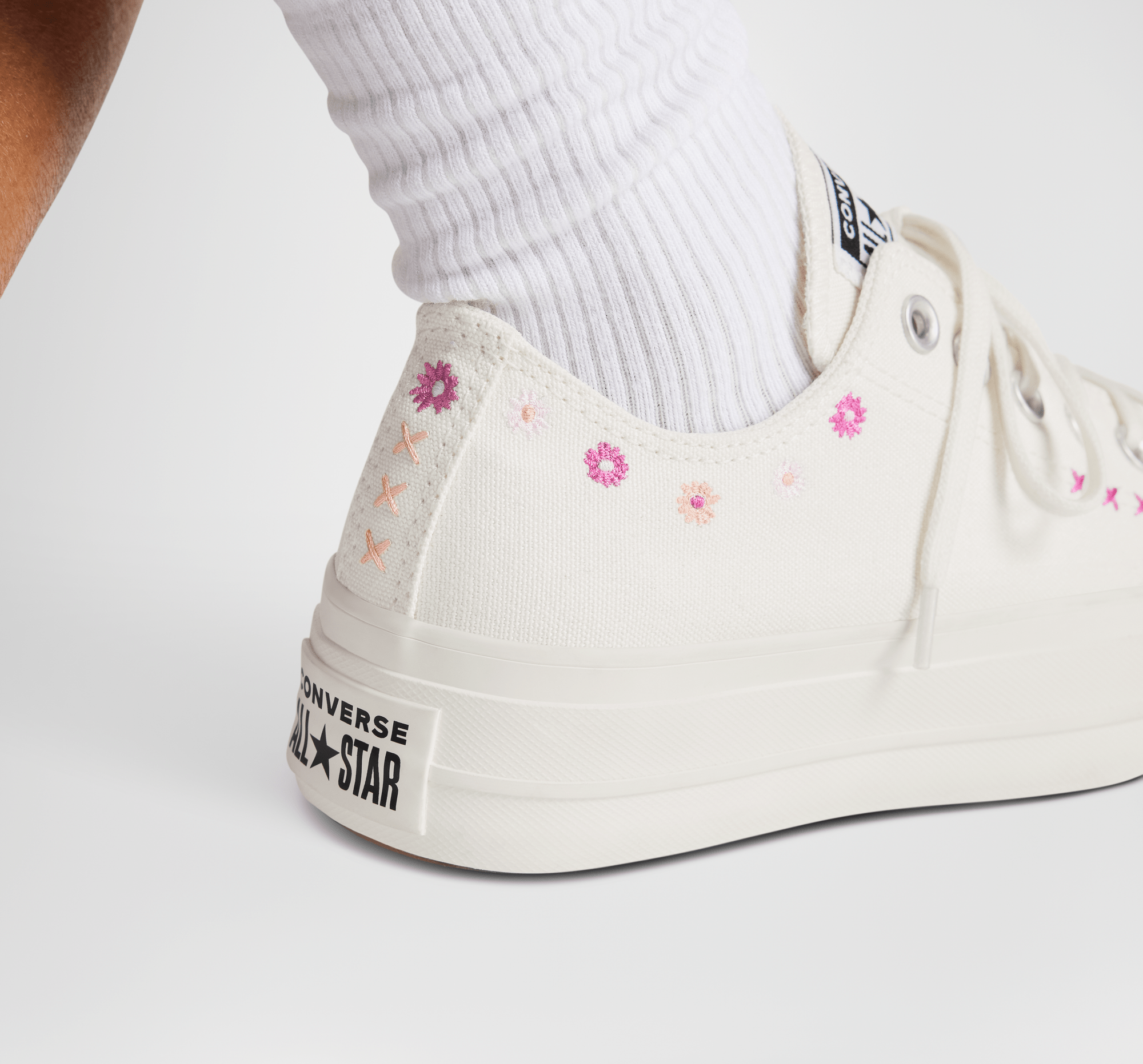 c♡ Chuck Taylor All Star Lift Floral Embroidery Egret/Sugar